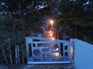夕暮れの門扉