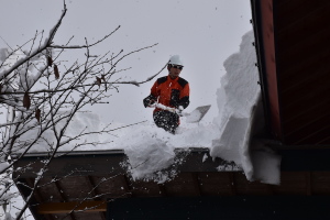 屋根の雪下ろし