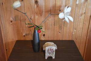 木蓮と椿そして濱本さんの香炉